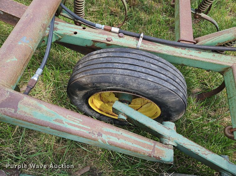 image for item DQ1768 John Deere 1010  field cultivator