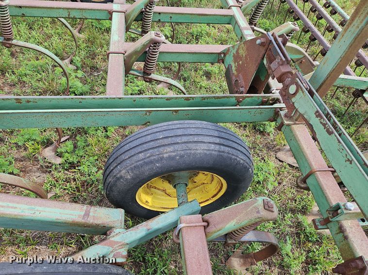 image for item DQ1768 John Deere 1010  field cultivator