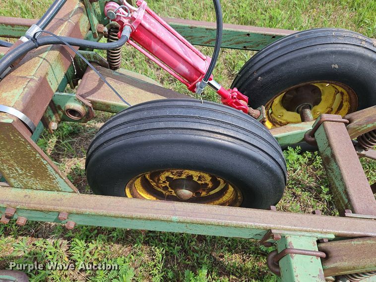 image for item DQ1768 John Deere 1010  field cultivator