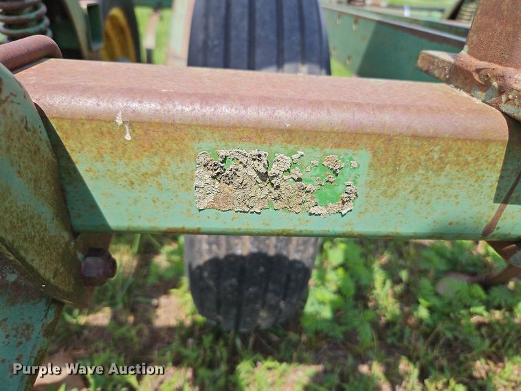 image for item DQ1768 John Deere 1010  field cultivator