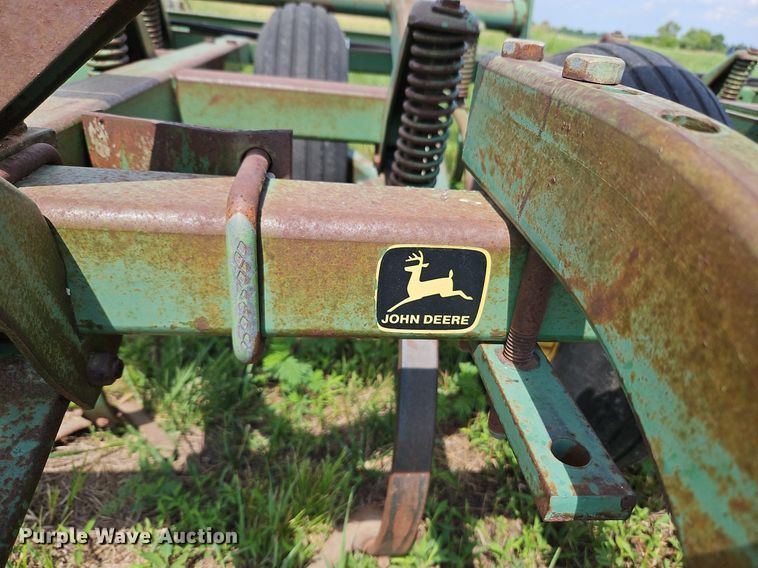 image for item DQ1768 John Deere 1010  field cultivator