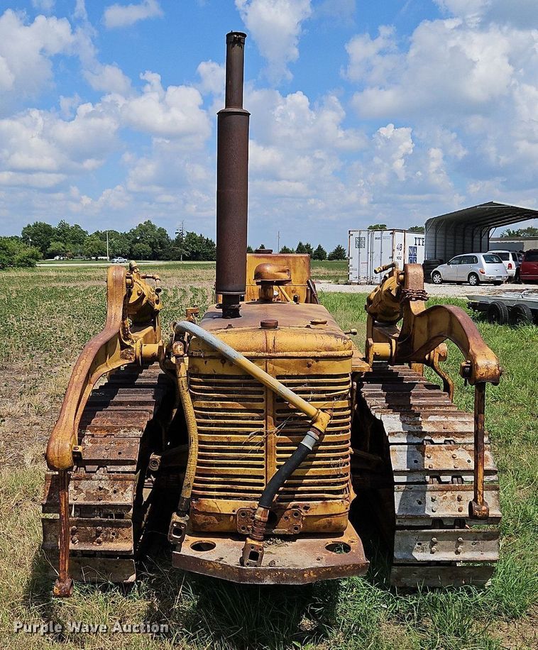 image for item DQ1769 International TD9  crawler tractor