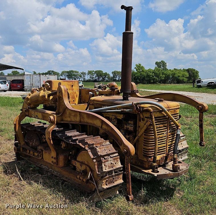 image for item DQ1769 International TD9  crawler tractor
