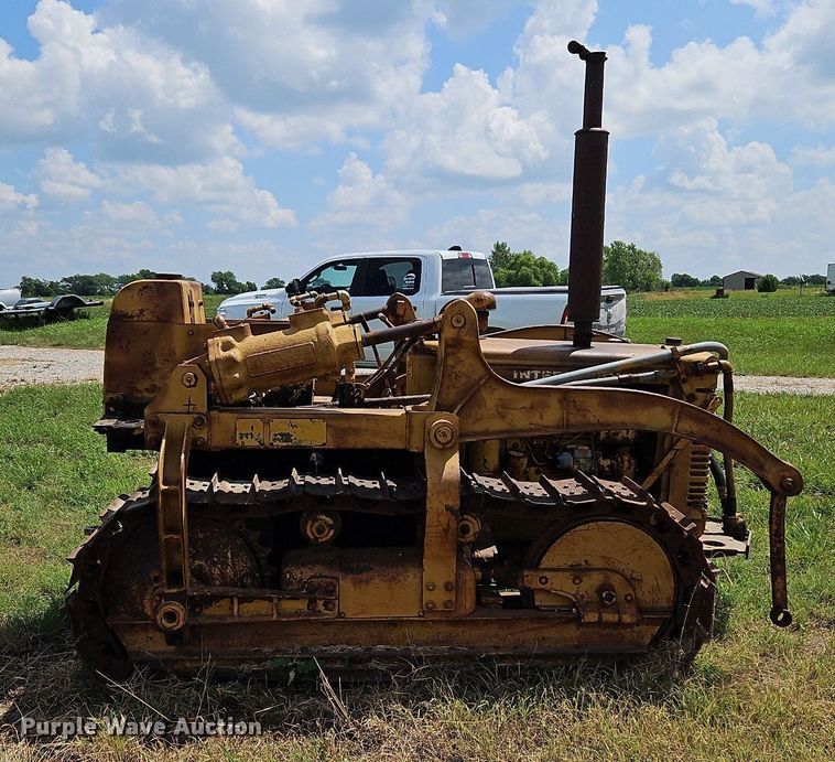 image for item DQ1769 International TD9  crawler tractor
