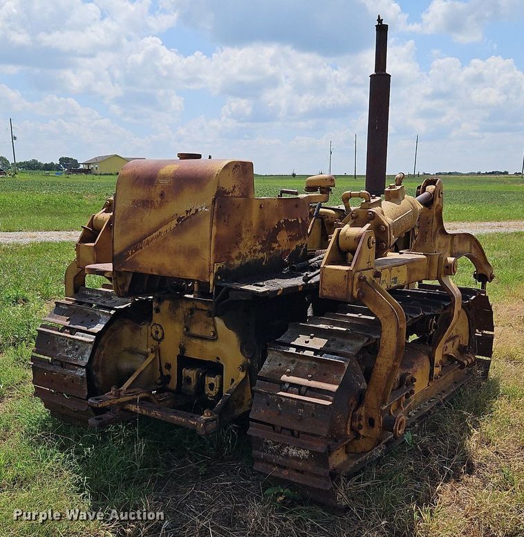 image for item DQ1769 International TD9  crawler tractor