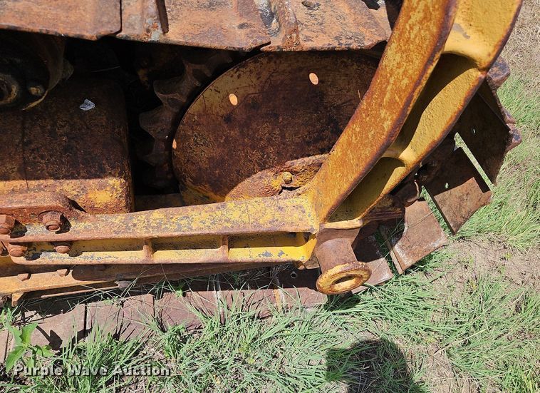 image for item DQ1769 International TD9  crawler tractor