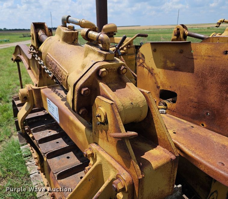 image for item DQ1769 International TD9  crawler tractor