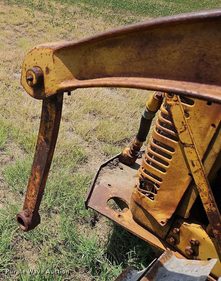 image for item DQ1769 International TD9  crawler tractor