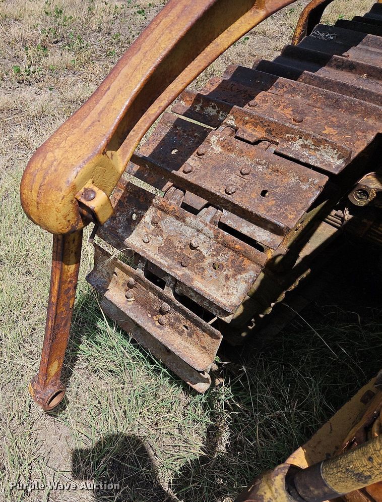 image for item DQ1769 International TD9  crawler tractor