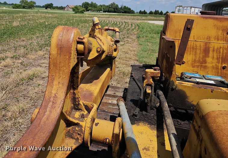 image for item DQ1769 International TD9  crawler tractor