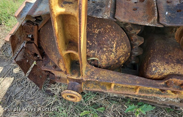 image for item DQ1769 International TD9  crawler tractor