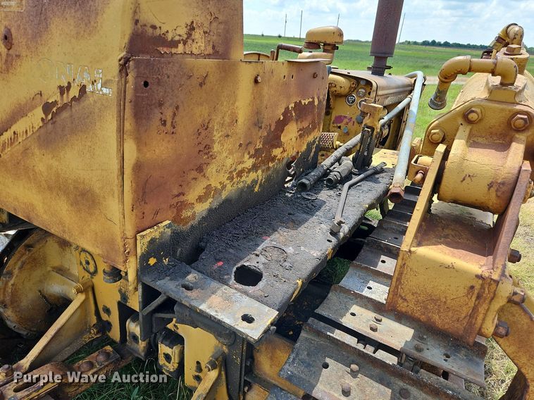 image for item DQ1769 International TD9  crawler tractor