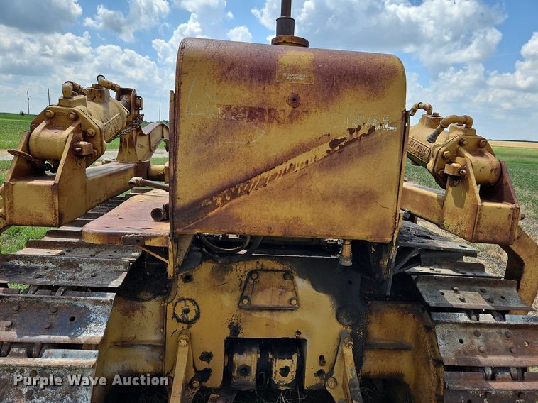 image for item DQ1769 International TD9  crawler tractor