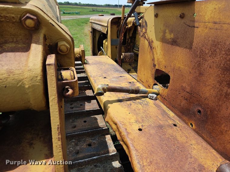 image for item DQ1769 International TD9  crawler tractor