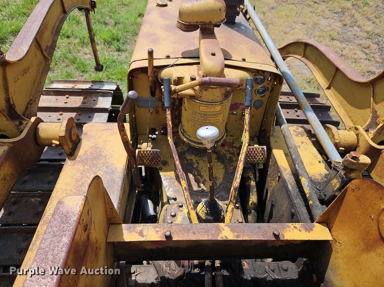 image for item DQ1769 International TD9  crawler tractor