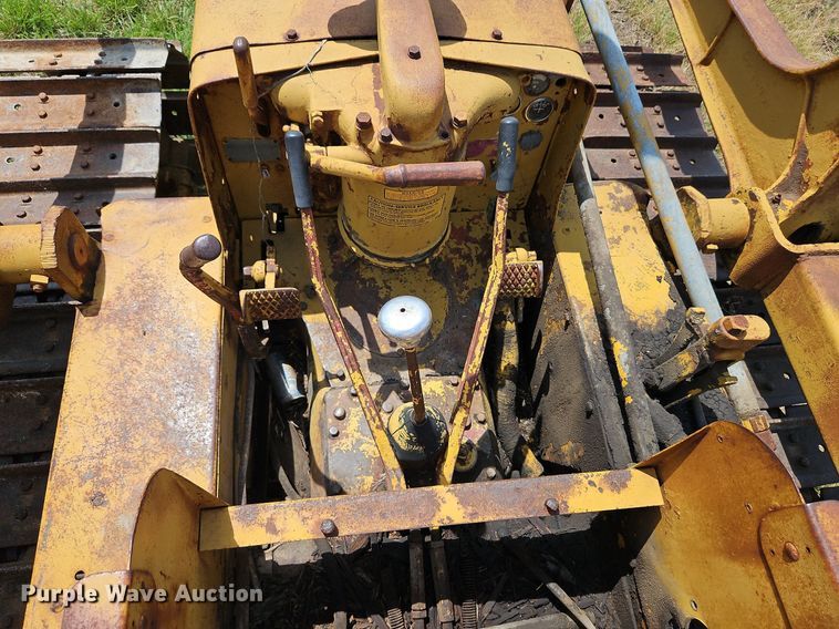 image for item DQ1769 International TD9  crawler tractor