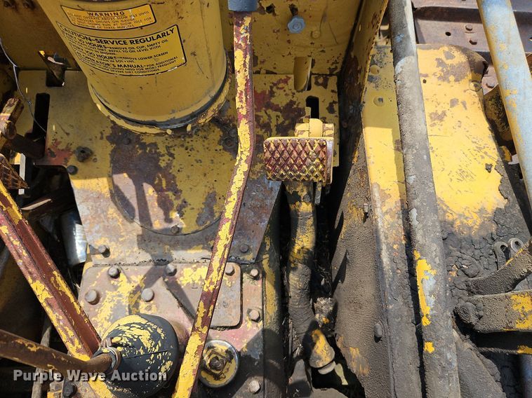 image for item DQ1769 International TD9  crawler tractor