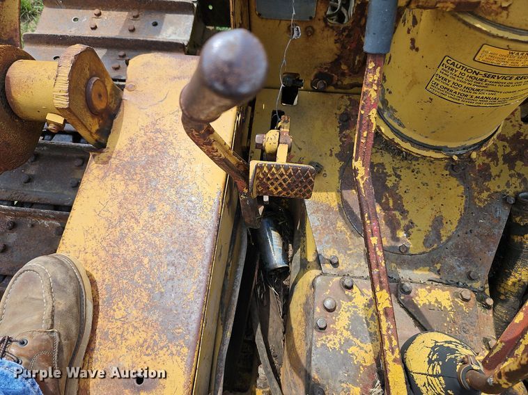 image for item DQ1769 International TD9  crawler tractor