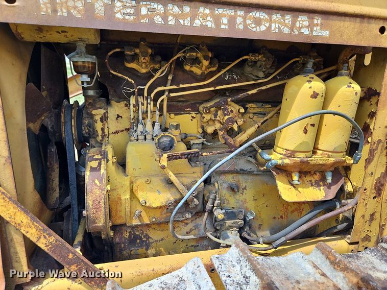 image for item DQ1769 International TD9  crawler tractor