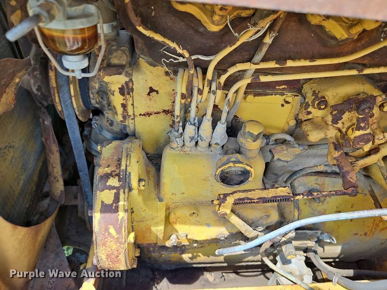 image for item DQ1769 International TD9  crawler tractor