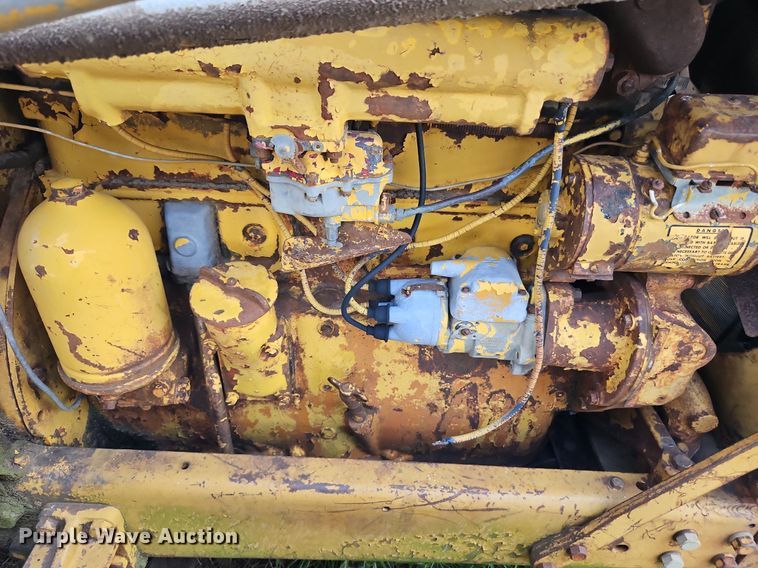 image for item DQ1769 International TD9  crawler tractor