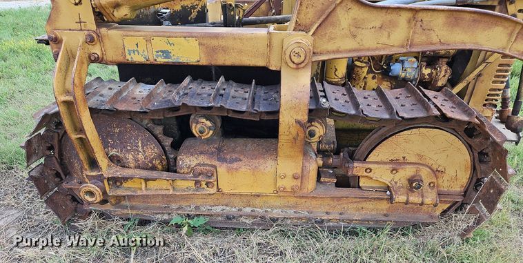 image for item DQ1769 International TD9  crawler tractor