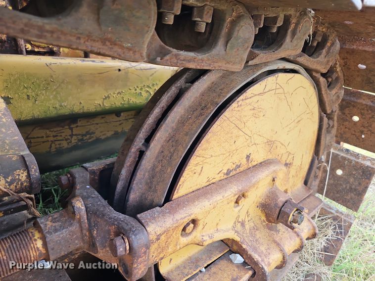 image for item DQ1769 International TD9  crawler tractor