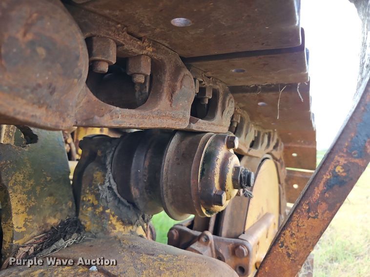 image for item DQ1769 International TD9  crawler tractor