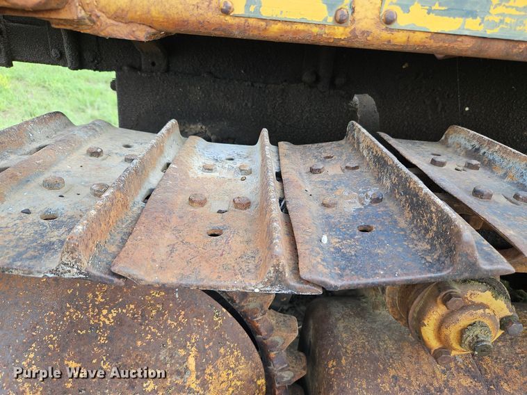 image for item DQ1769 International TD9  crawler tractor