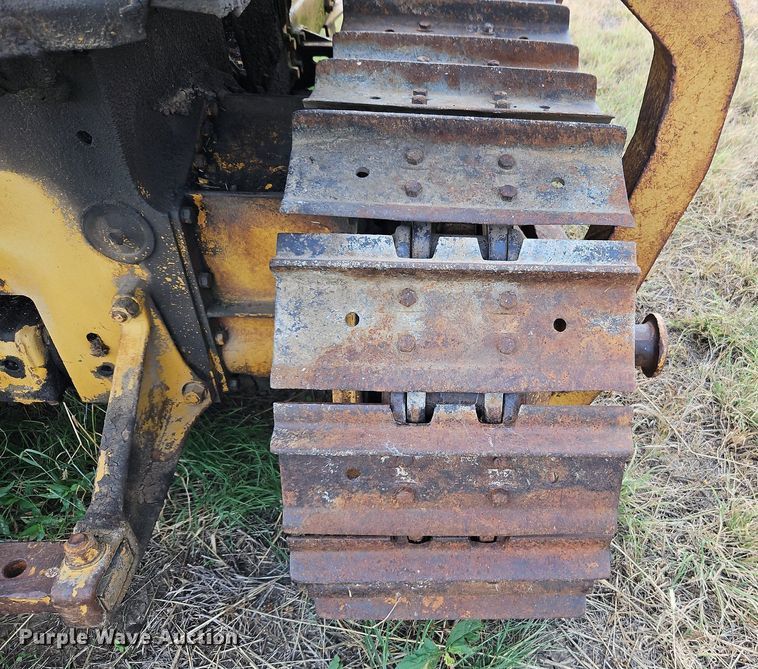 image for item DQ1769 International TD9  crawler tractor