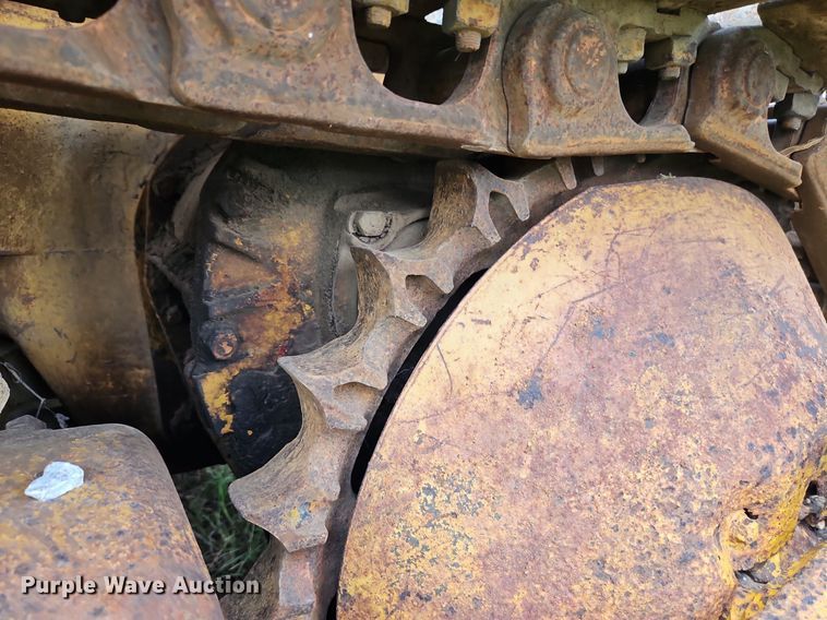 image for item DQ1769 International TD9  crawler tractor