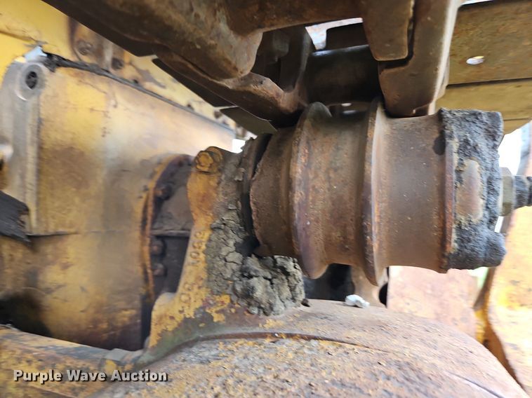 image for item DQ1769 International TD9  crawler tractor