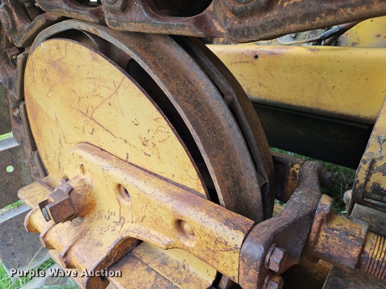 image for item DQ1769 International TD9  crawler tractor