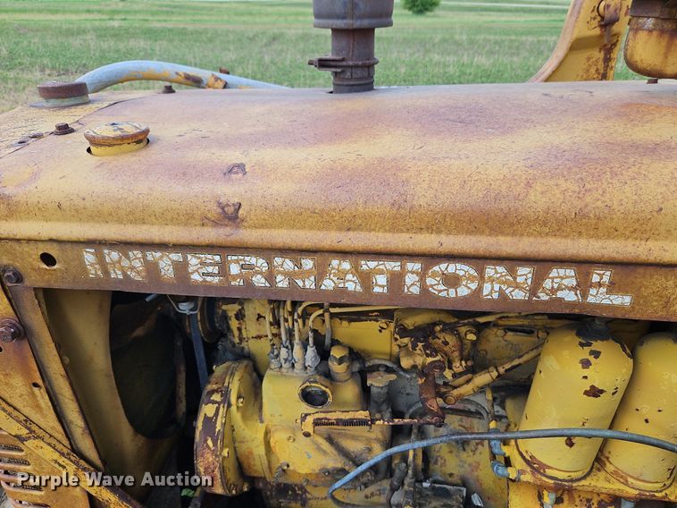 image for item DQ1769 International TD9  crawler tractor