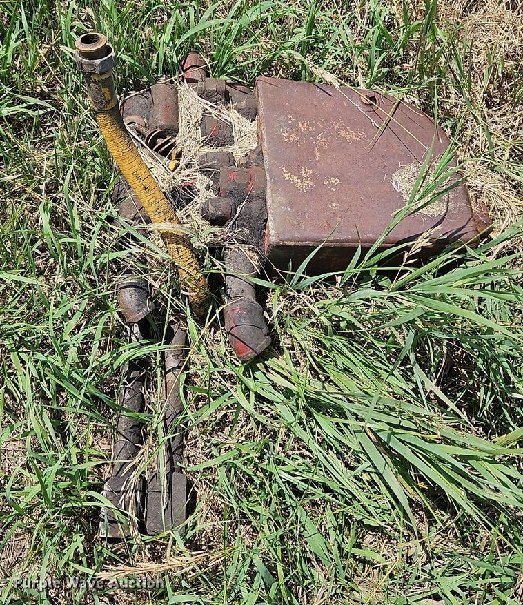 image for item DQ1769 International TD9  crawler tractor