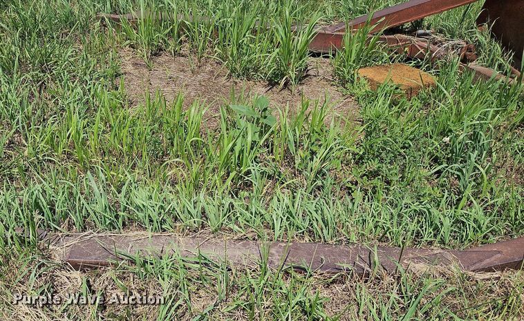 image for item DQ1769 International TD9  crawler tractor