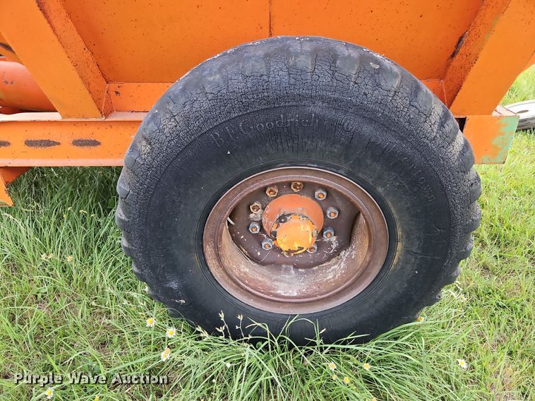 image for item DQ1782 Grain cart