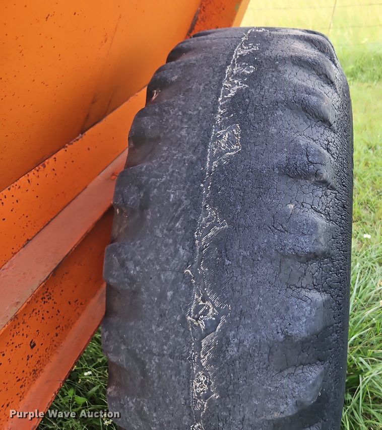 image for item DQ1782 Grain cart