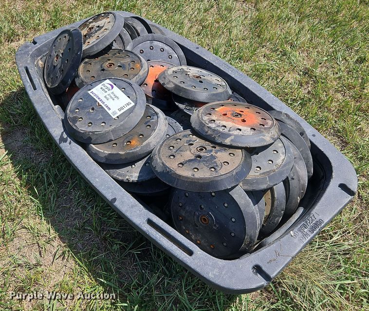 image for item DQ1785 (46) rubber closing wheels