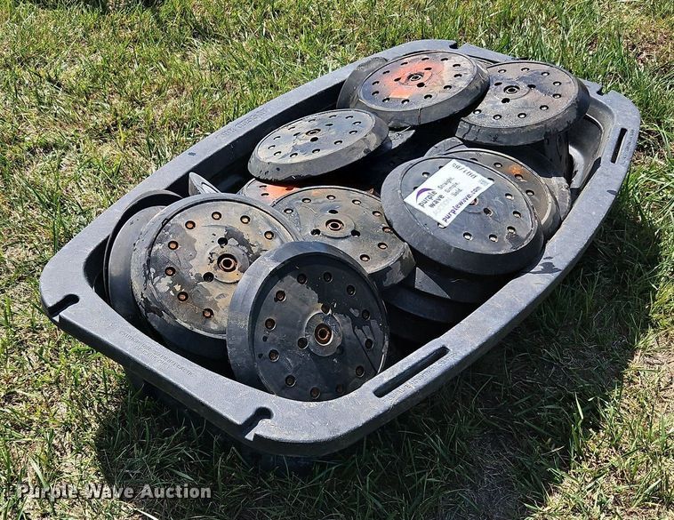 image for item DQ1785 (46) rubber closing wheels