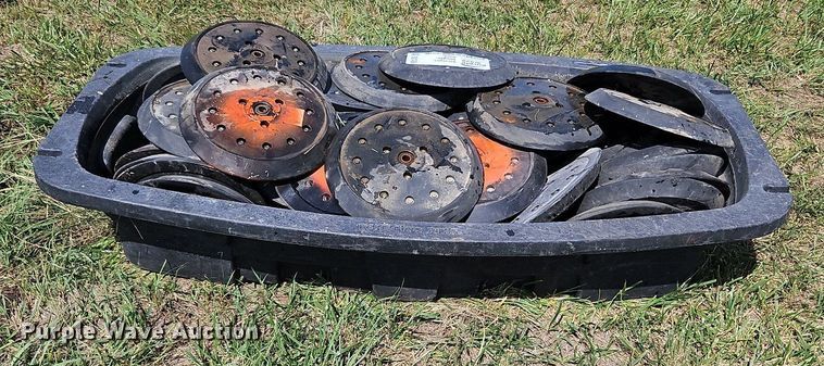 image for item DQ1785 (46) rubber closing wheels