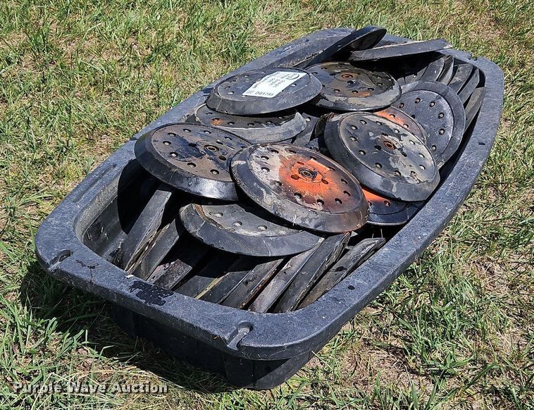 image for item DQ1785 (46) rubber closing wheels