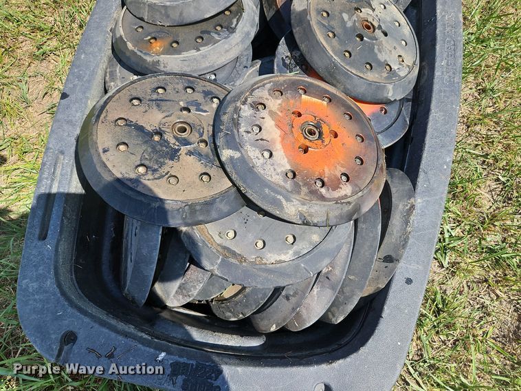 image for item DQ1785 (46) rubber closing wheels