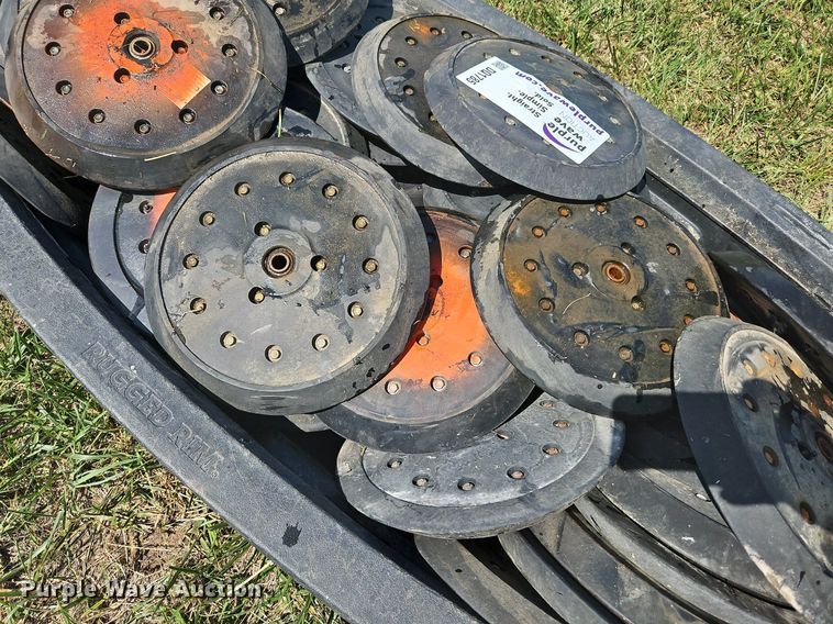 image for item DQ1785 (46) rubber closing wheels