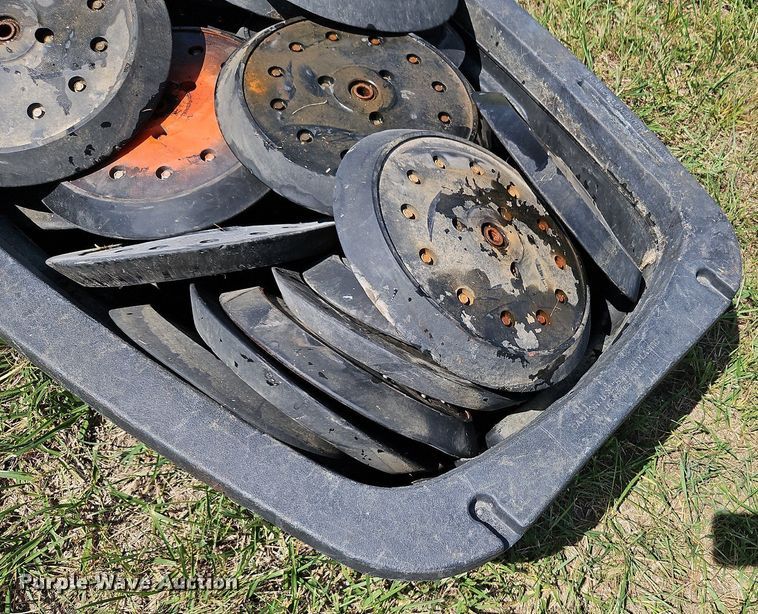 image for item DQ1785 (46) rubber closing wheels