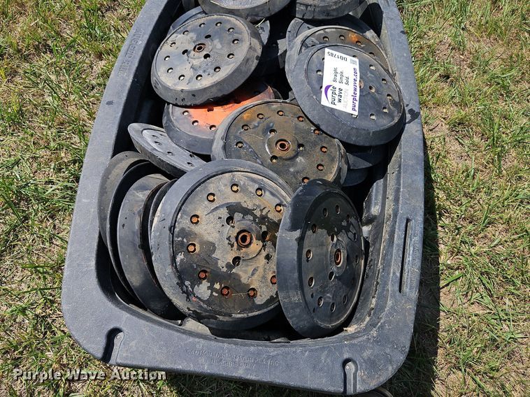 image for item DQ1785 (46) rubber closing wheels