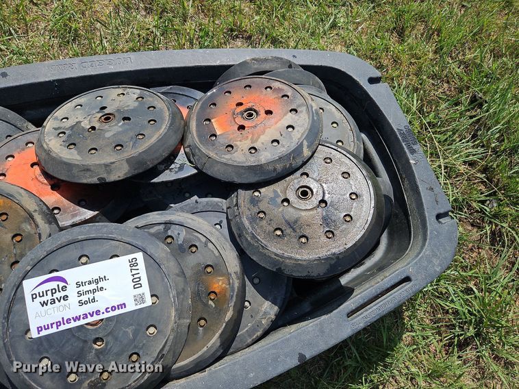 image for item DQ1785 (46) rubber closing wheels