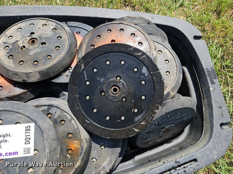 image for item DQ1785 (46) rubber closing wheels