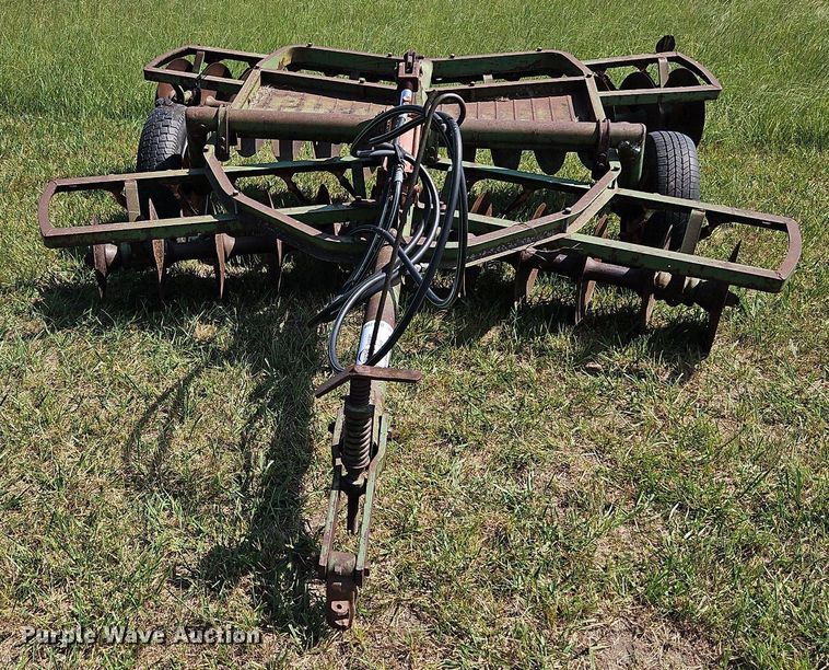 image for item DQ1788 John Deere  tandem disk