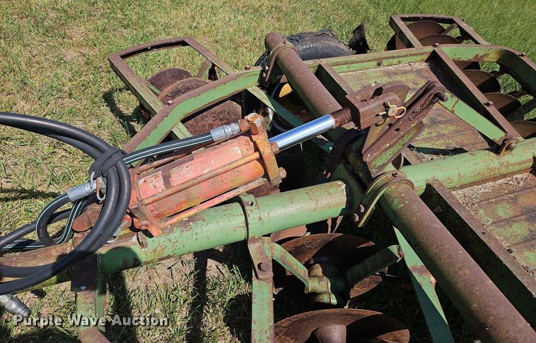 image for item DQ1788 John Deere  tandem disk